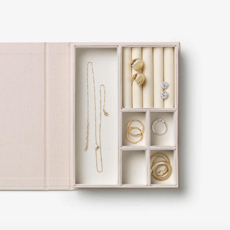 A Girls Best Friend Linen Jewelry Box, the best customized gift and gifts for her and for him from Inna Carton online shop Dubai, UAE!
