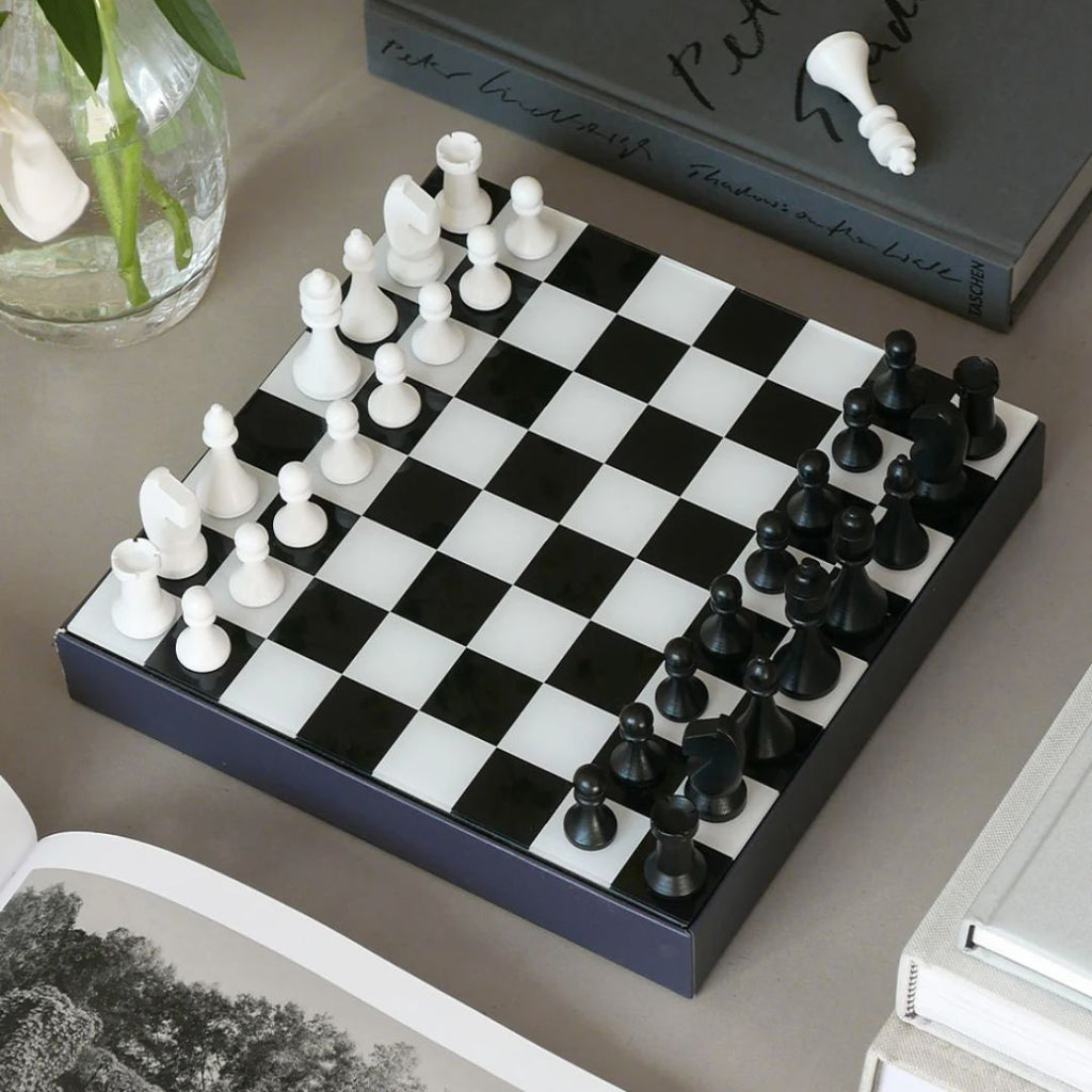 Art Of Chess Black & White, the best customized gift and gifts for her and for him from Inna Carton online shop Dubai, UAE!
