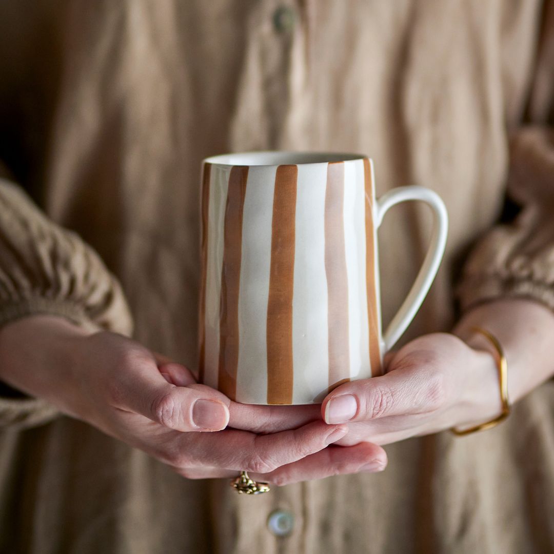 Begonia Stoneware Mug | Brown, the best customized gift and gifts for her and for him from Inna Carton online shop Dubai, UAE!
