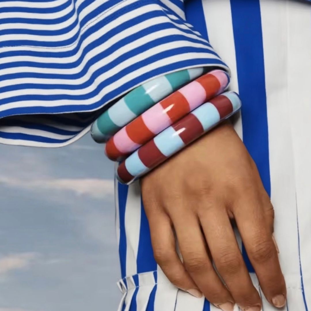 Bold & Striped Bangles Set, the best customized gift and gifts for her and for him from Inna Carton online shop Dubai, UAE!
