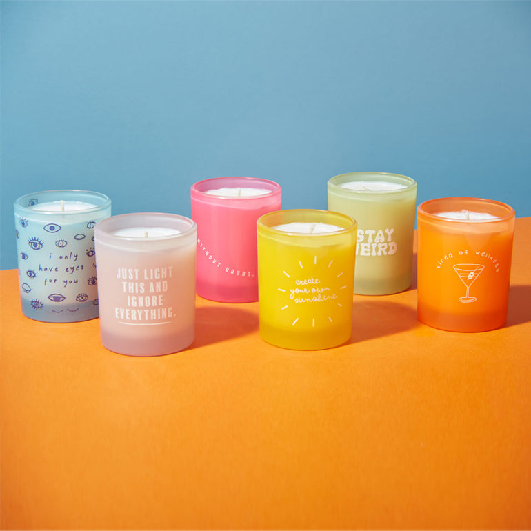 white musk, amber. 100% plant-based wax, palm, and paraben free. 7oz candle., shop the best Christmas gift gifts for her for him from Inna carton online store dubai, UAE!
