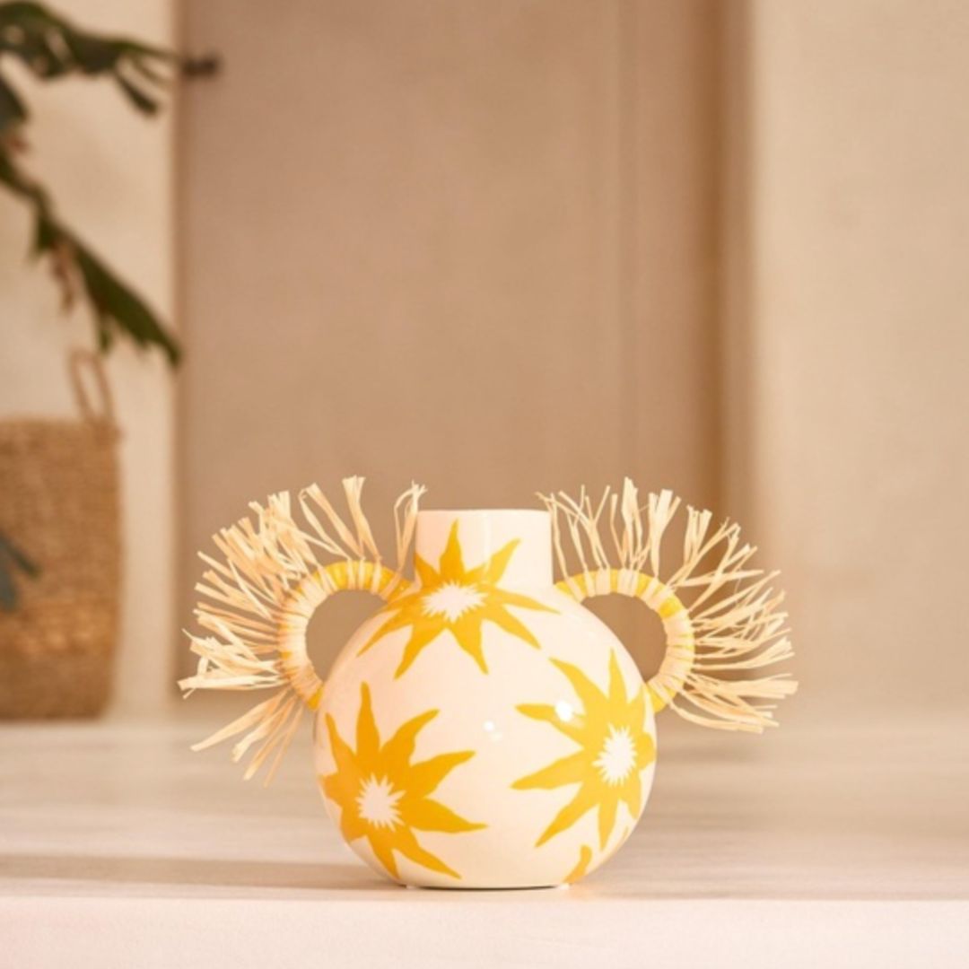 Fernanda Ceramic Vase Golden Glow, the best customized gift and gifts for her and for him from Inna Carton online shop Dubai, UAE!
