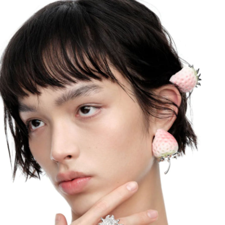 Fraise Hair Clip, the best customized gift and gifts for her and for him from Inna Carton online shop Dubai, UAE!
