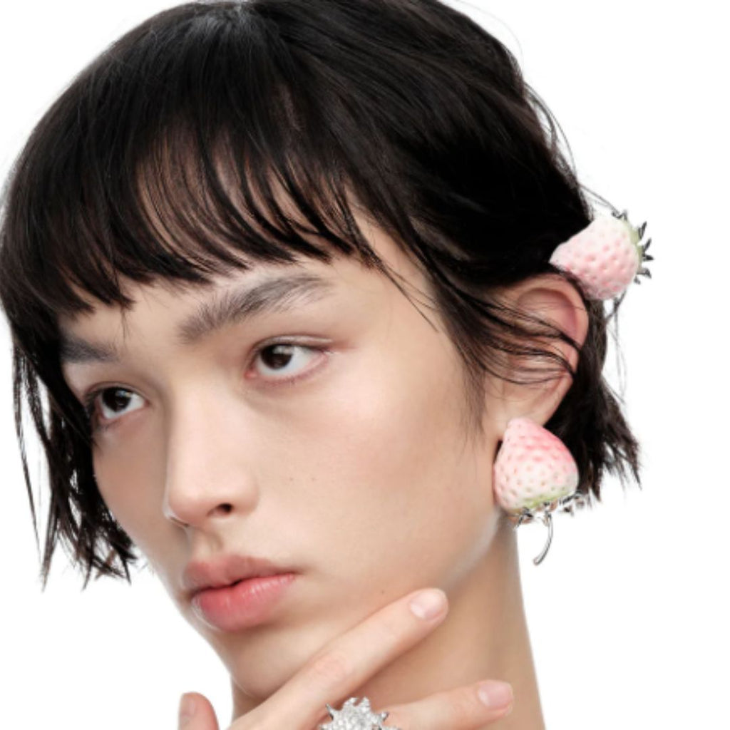 Fraise Hair Clip, the best customized gift and gifts for her and for him from Inna Carton online shop Dubai, UAE!
