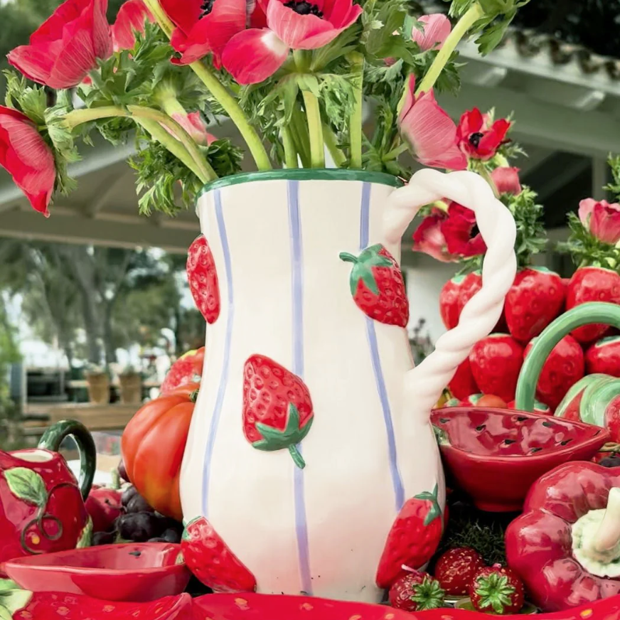 Fraise Braid Carafe, the best customized gift and gifts for her and for him from Inna Carton online shop Dubai, UAE!