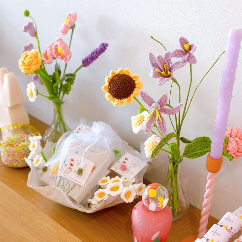 Knitted flower stem | Pink Calla Lily, shop the best Christmas gift gifts for her for him from Inna carton online store dubai, UAE!