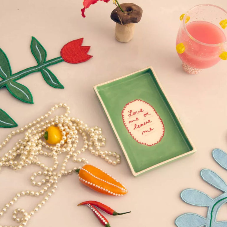 "Love Me Or Leave Me" Trinket Ceramic Plate, the best customized gift and gifts for her and for him from Inna Carton online shop Dubai, UAE!
