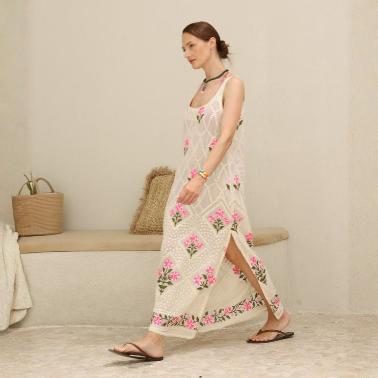 The Marigold pink, the best customized gift and gifts for her and for him from Inna Carton online shop Dubai, UAE!
