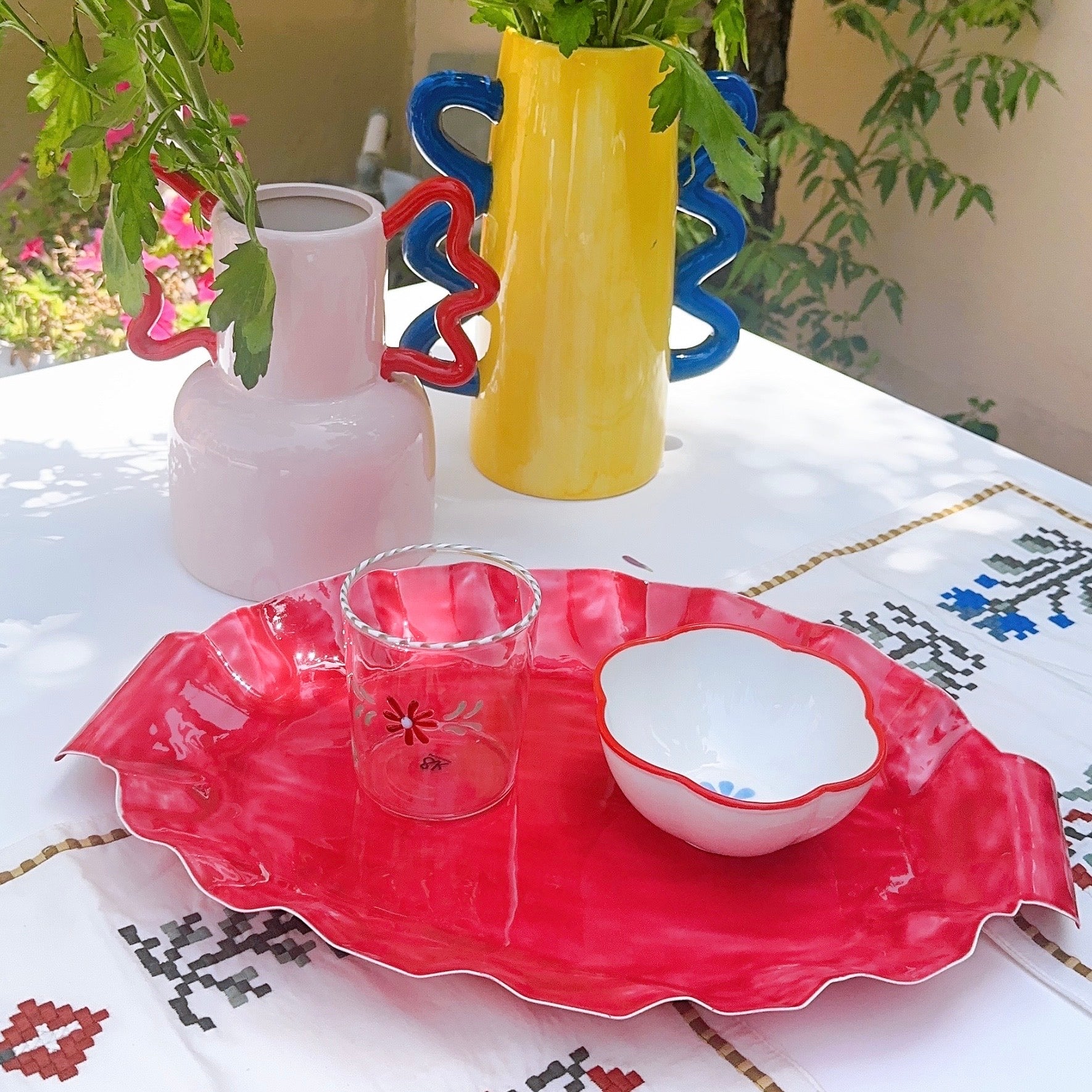 Metal Tray Fuschia, the best customized gift and gifts for her and for him from Inna Carton online shop Dubai, UAE!