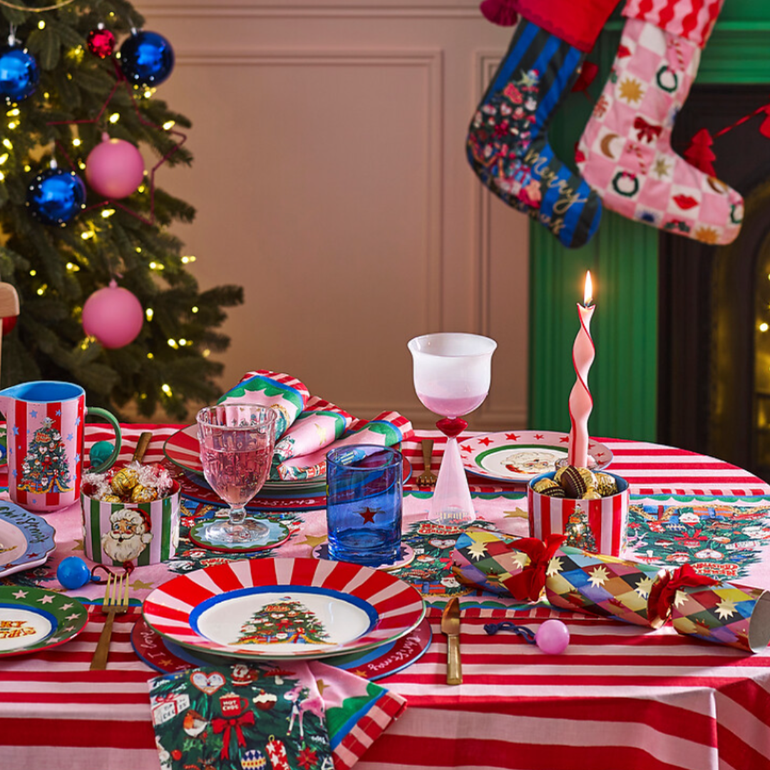 Christmas Rose Lip Glasses, the best customized gift and gifts for her and for him from Inna Carton online shop Dubai, UAE!