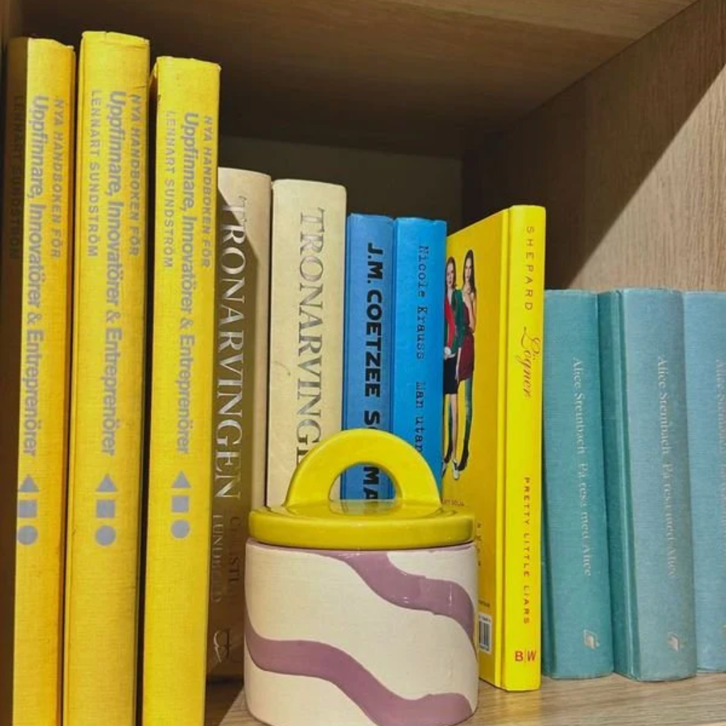 Pablo Candle Water Lotus & Rose, the best customized gift and gifts for her and for him from Inna Carton online shop Dubai, UAE!