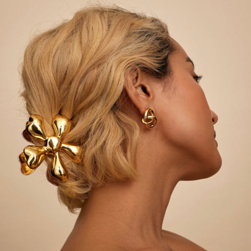 Shiny Daisy Claw Clip