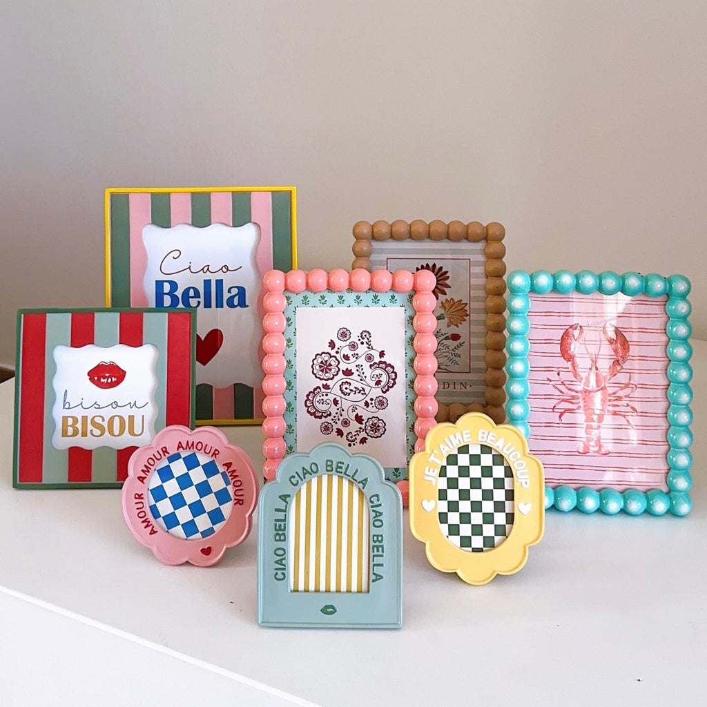 Striped Photo Frame Green, the best customized gift and gifts for her and for him from Inna Carton online shop Dubai, UAE!