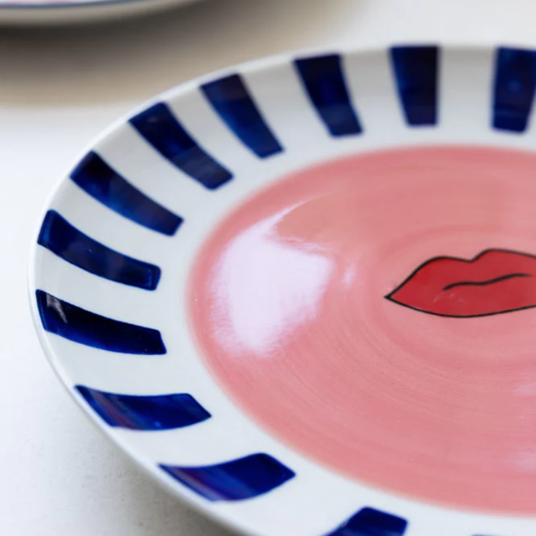 Striped Lips Dessert & Salad Plates, the best customized gift and gifts for her and for him from Inna Carton online shop Dubai, UAE!