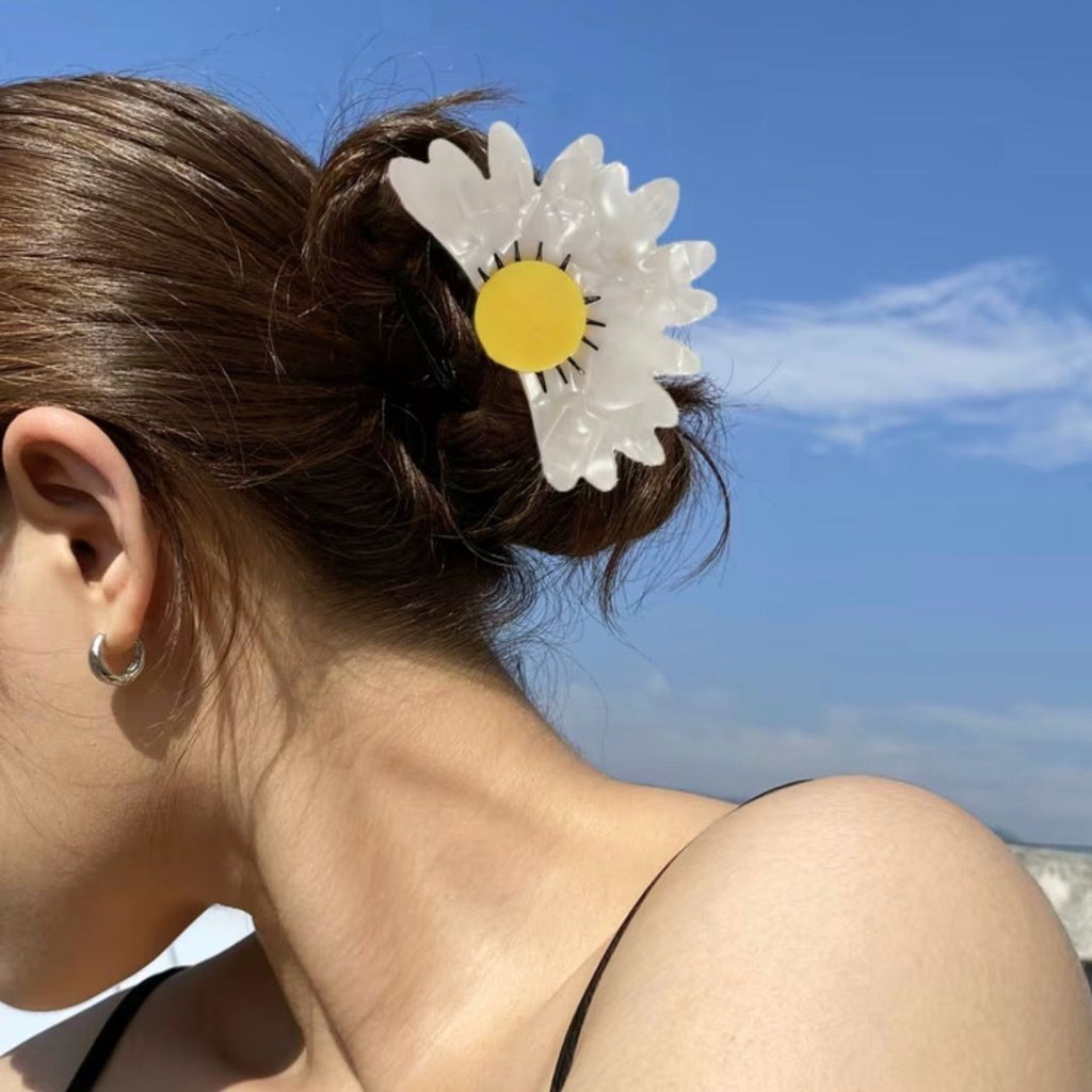 White Daisy Hair Claw Clip