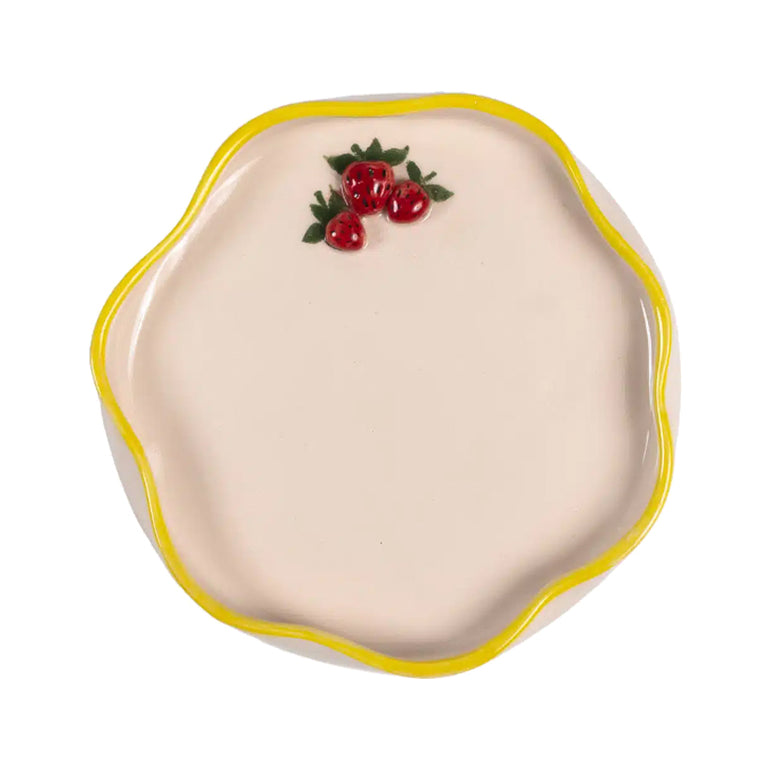 Petite 3D Plate Strawberry, the best customized gift and gifts for her and for him from Inna Carton online shop Dubai, UAE!
