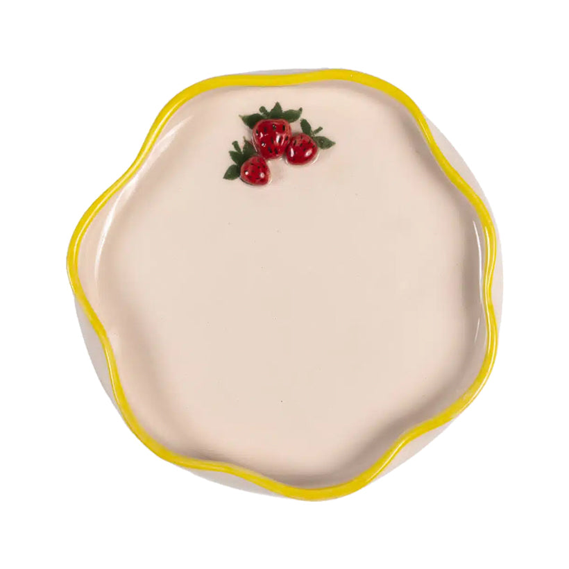 Petite 3D Plate Strawberry, the best customized gift and gifts for her and for him from Inna Carton online shop Dubai, UAE!