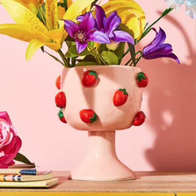 Strawberry Planter, the best customized gift and gifts for her and for him from Inna Carton online shop Dubai, UAE!